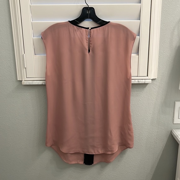 Gorgeous blush Ann Taylor Blouse 👚🌸 - Picture 3 of 4